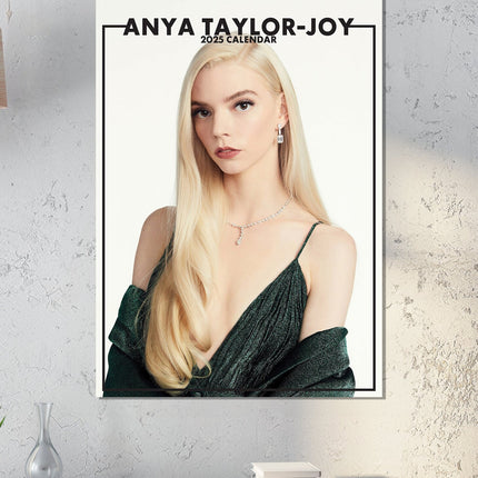 CalendarsRUs Anya Taylor-Joy Kalender 2025